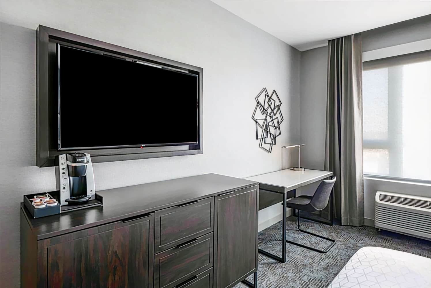 Holiday Inn Express Boston Logan Airport - Revere