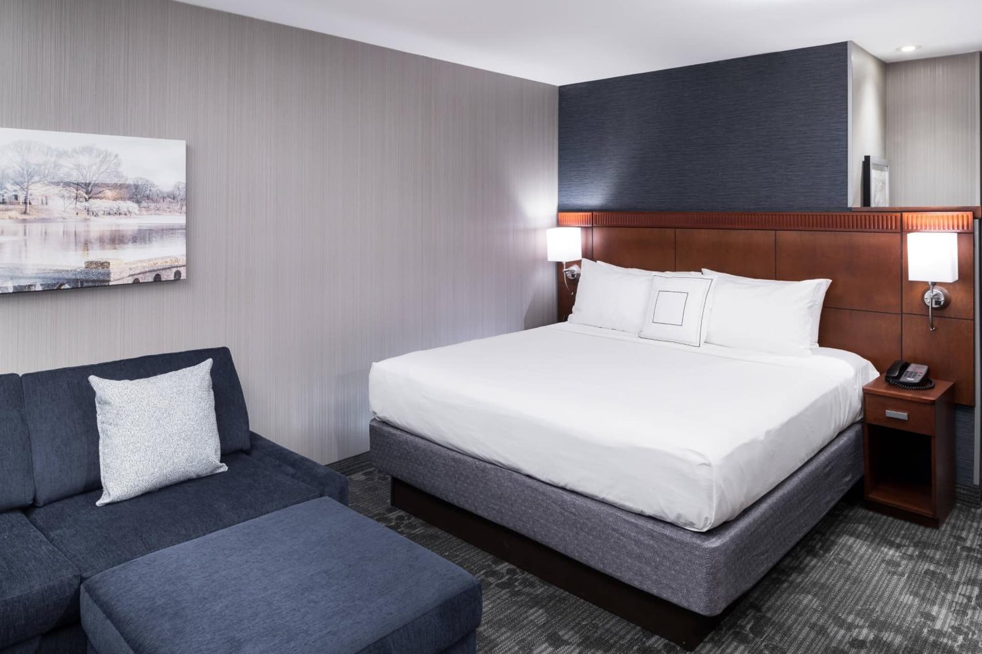 Courtyard by Marriott West Orange