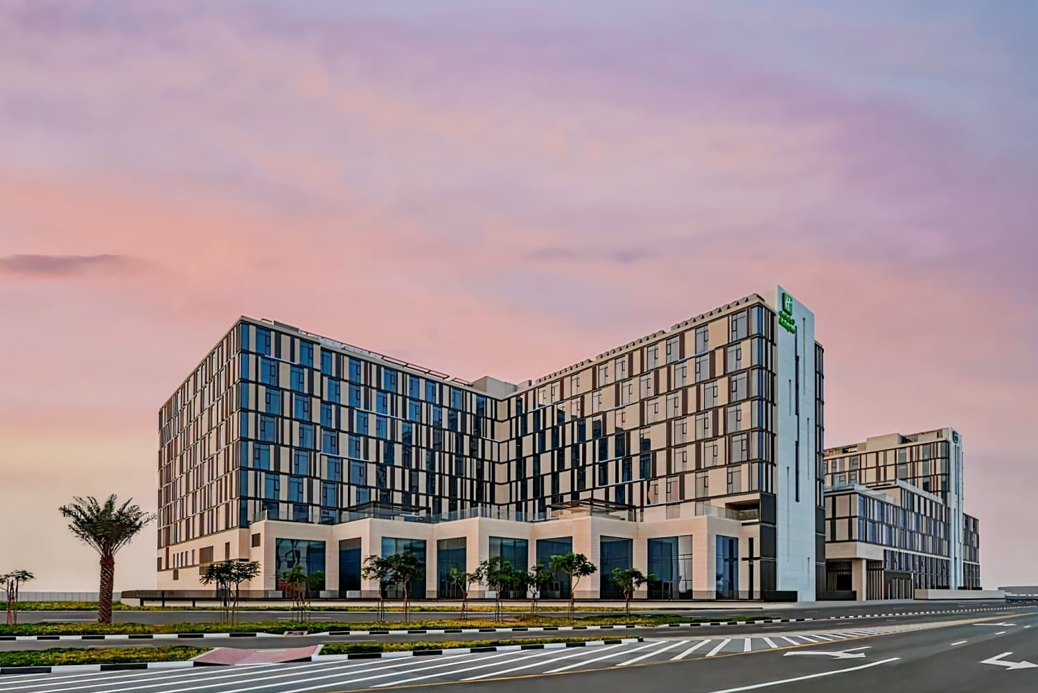 Staybridge Suites Dubai Al-Maktoum Airport