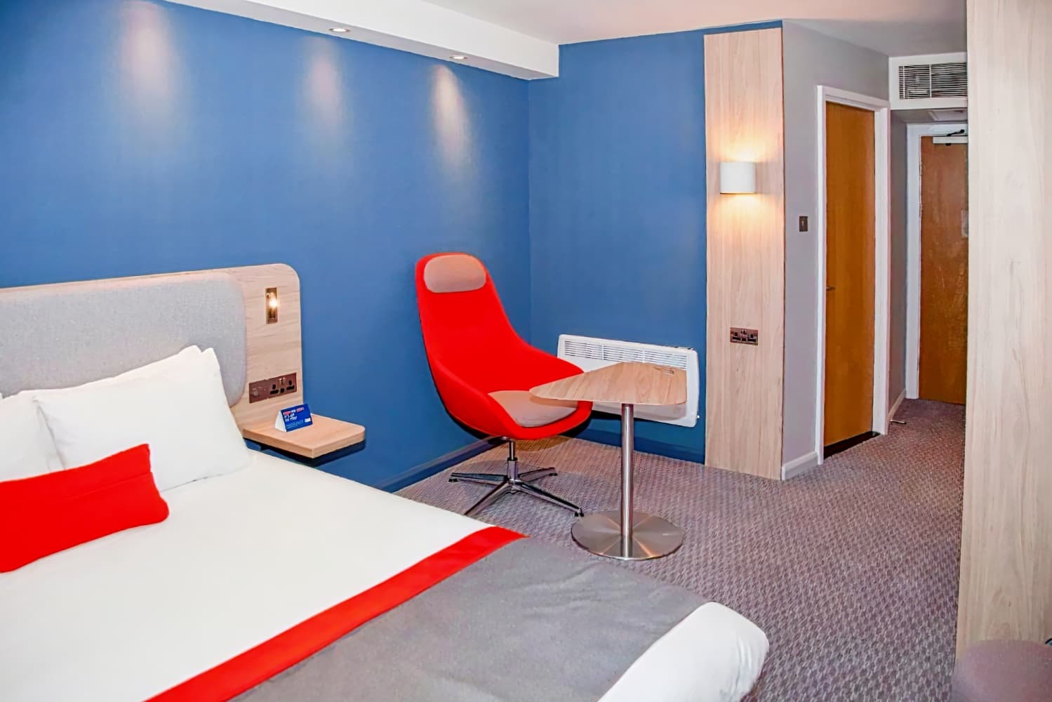 Holiday Inn Express Cardiff Bay