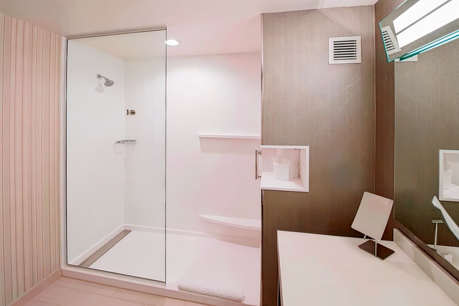 Courtyard by Marriott Atlanta Alpharetta/Avalon Area