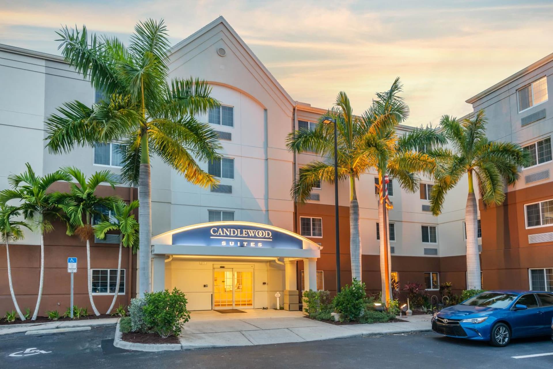 Candlewood Suites Fort Myers-Sanibel Gateway