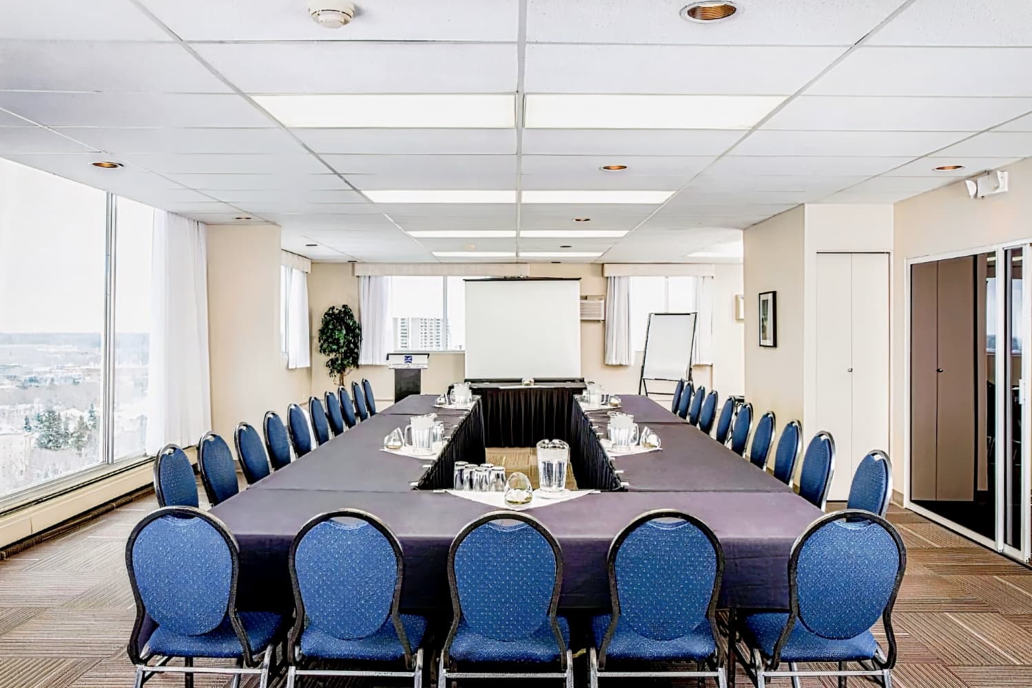 Campus Tower Suite Hotel