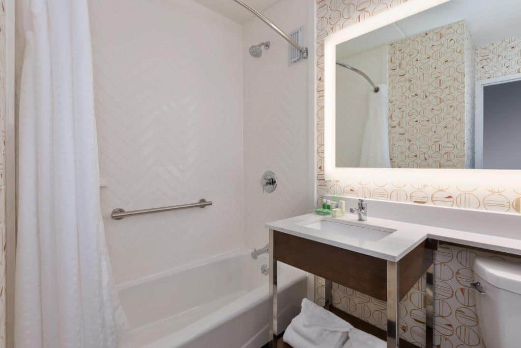 Holiday Inn Westbury – Long Island