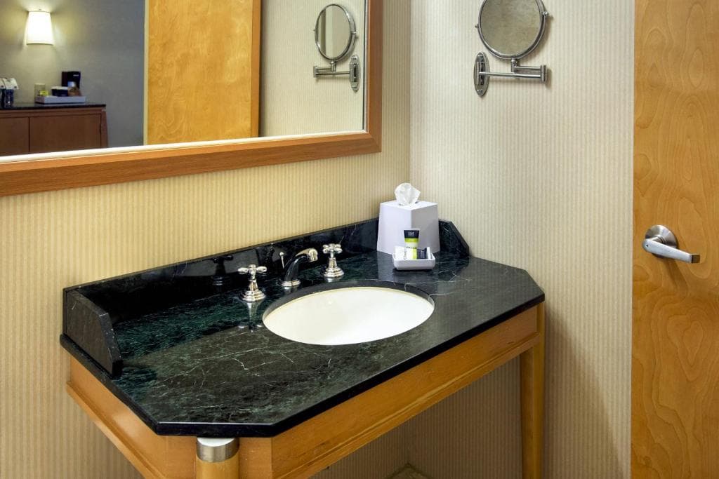 Four Points by Sheraton Melville Long Island