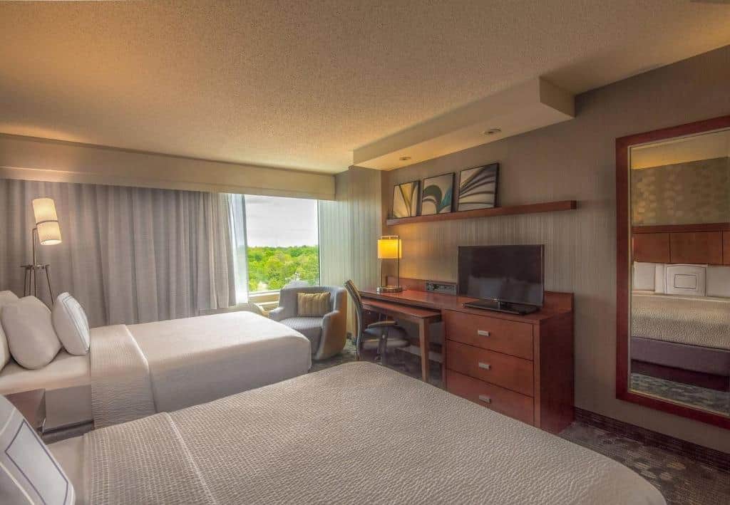 Courtyard by Marriott Bethesda Chevy Chase