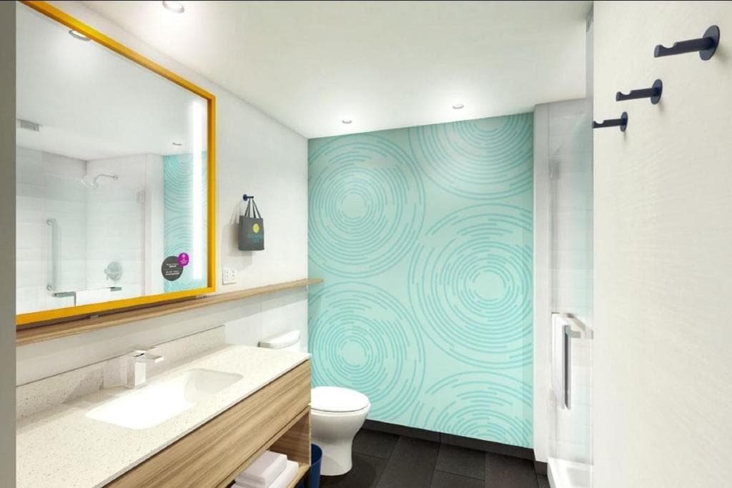 Tru by Hilton - Baltimore Harbor East