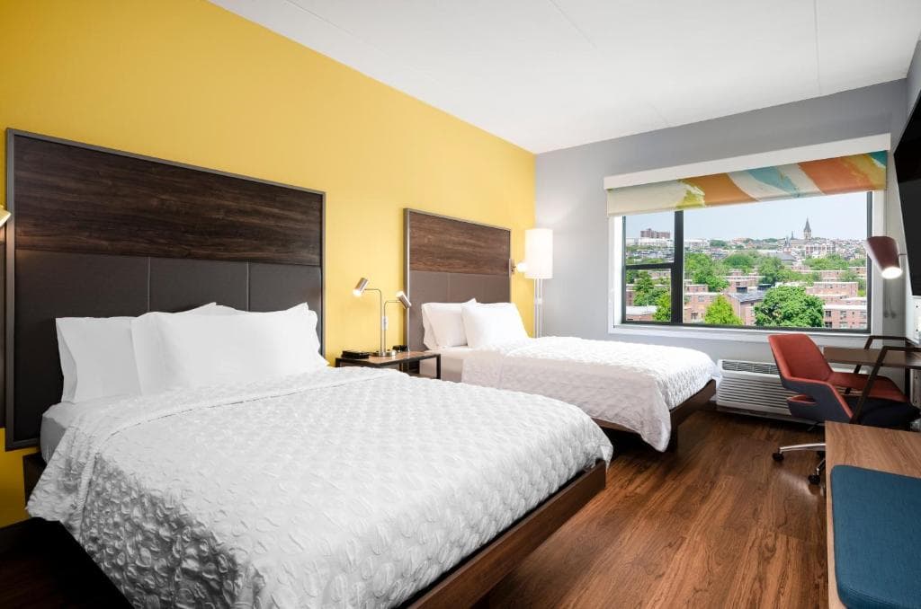 Tru by Hilton - Baltimore Harbor East