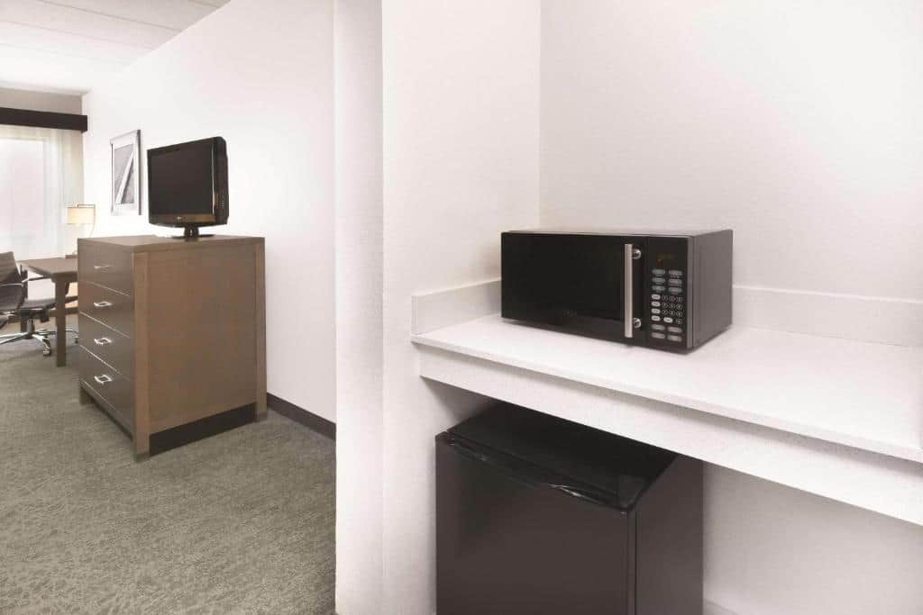 La Quinta Inn & Suites by Wyndham Philadelphia Airport