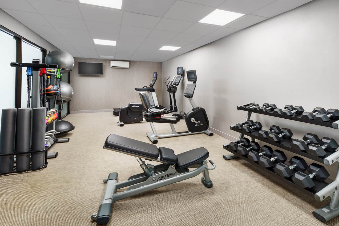 Courtyard by Marriott Manchester-Boston Regional Airport