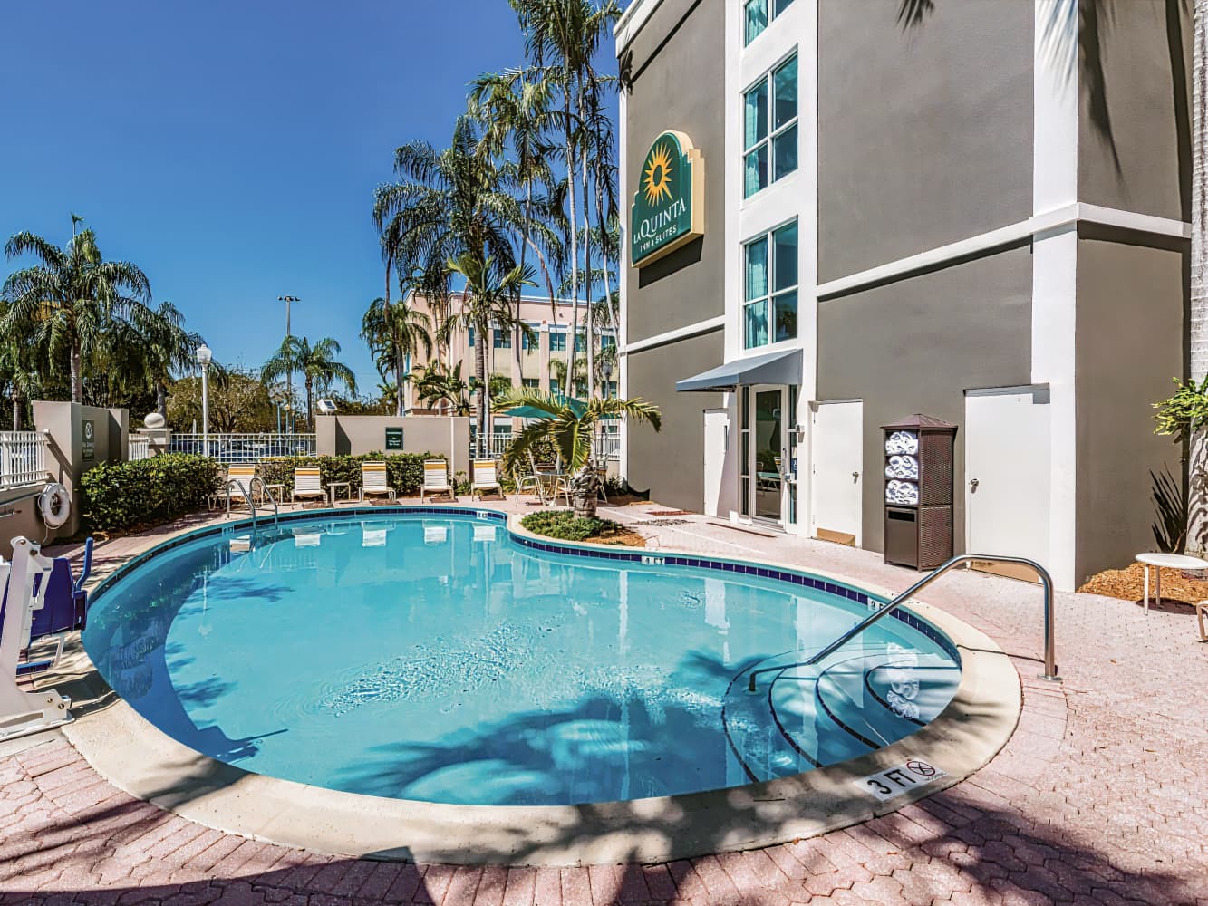 La Quinta Inn & Suites by Wyndham Plantation at SW 6th St