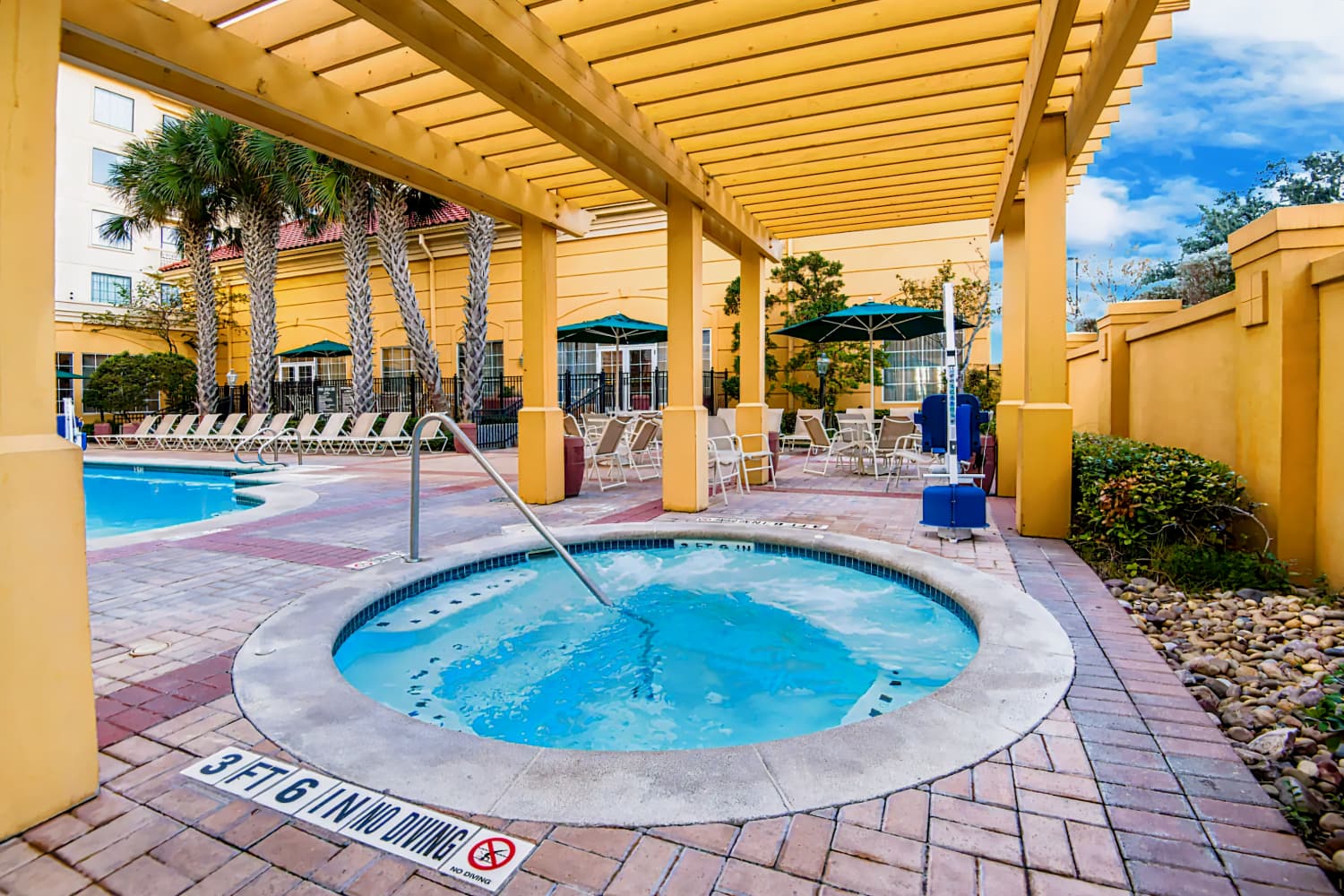 La Quinta Inn & Suites by Wyndham San Antonio Riverwalk