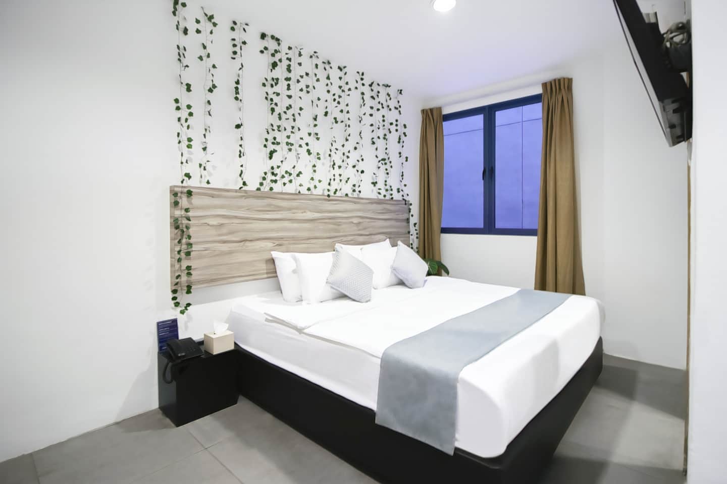 Victoria Hotel, a NuVe Group Collection