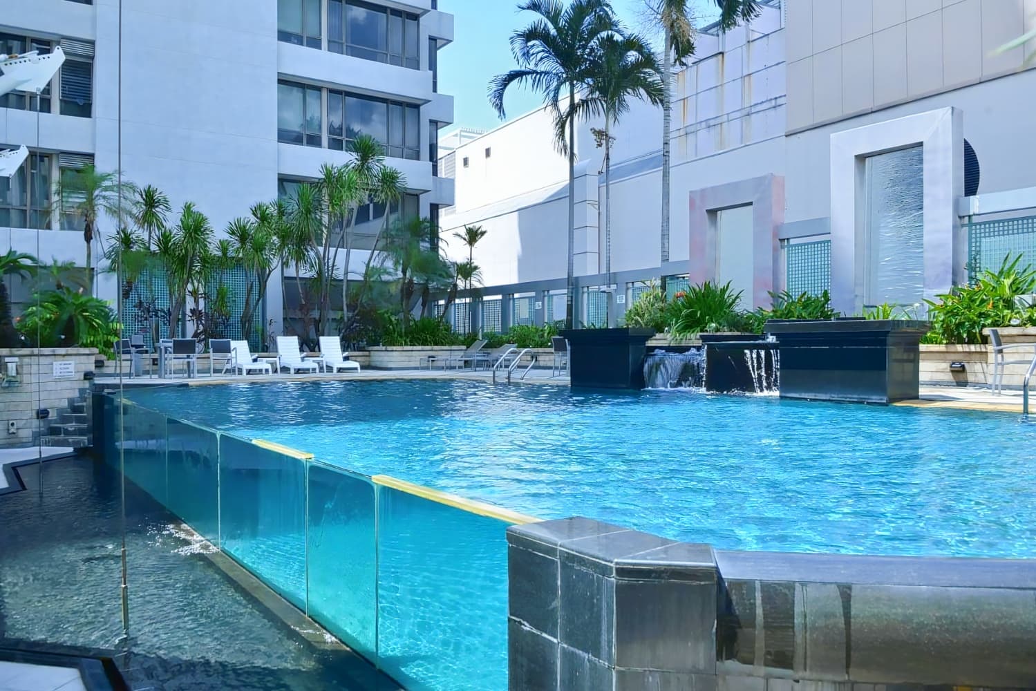 Peninsular Excelsior Hotel
