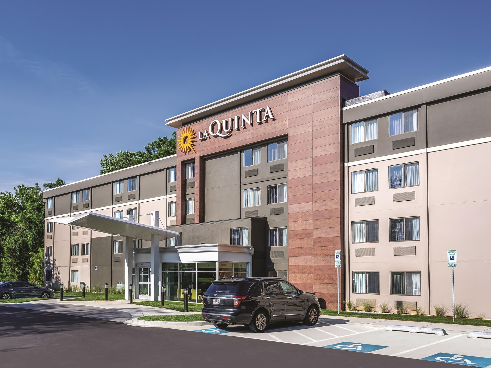 La Quinta Inn & Suites by Wyndham Columbia / Fort Meade