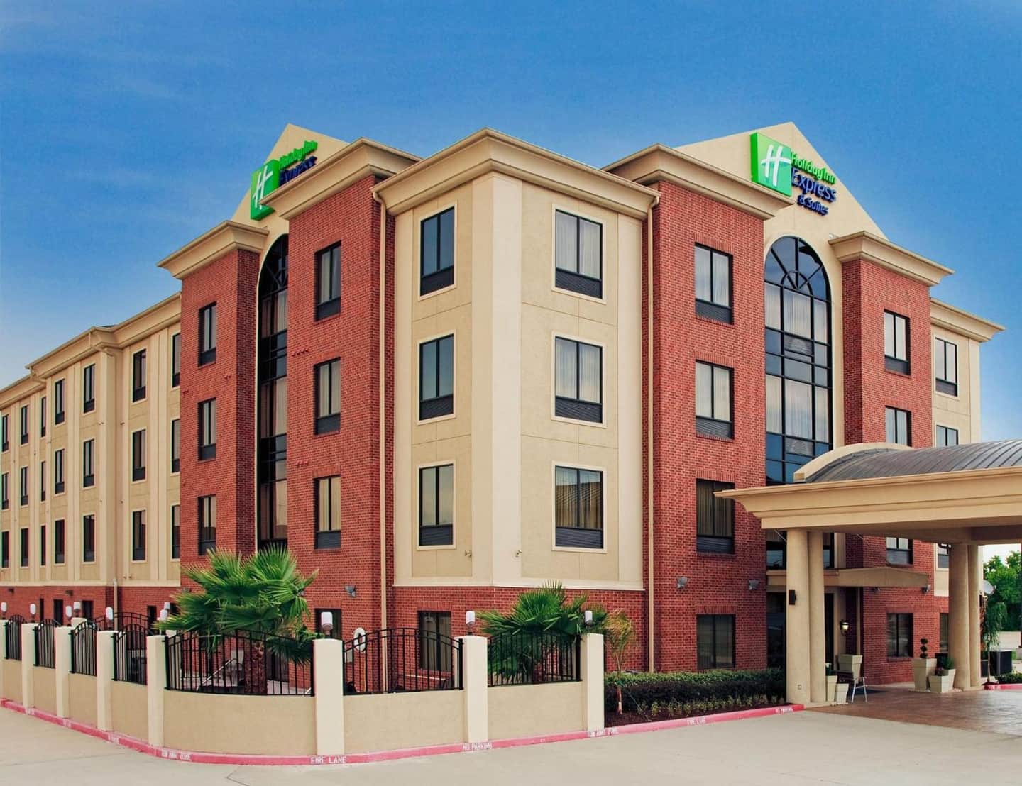 Holiday Inn Express & Suites La Porte, an IHG Hotel