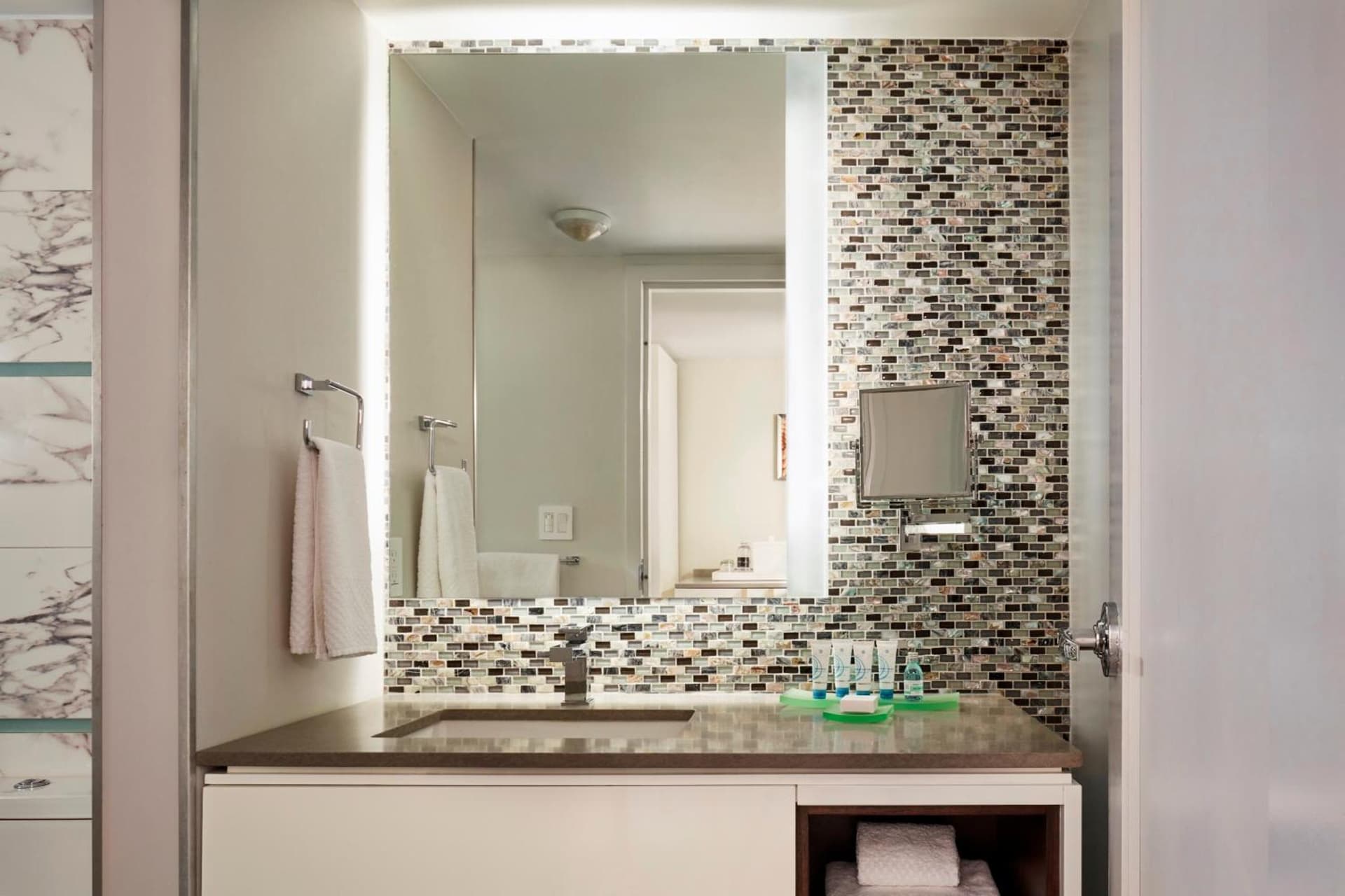 Waterstone Resort & Marina Boca Raton, Curio Collection by Hilton