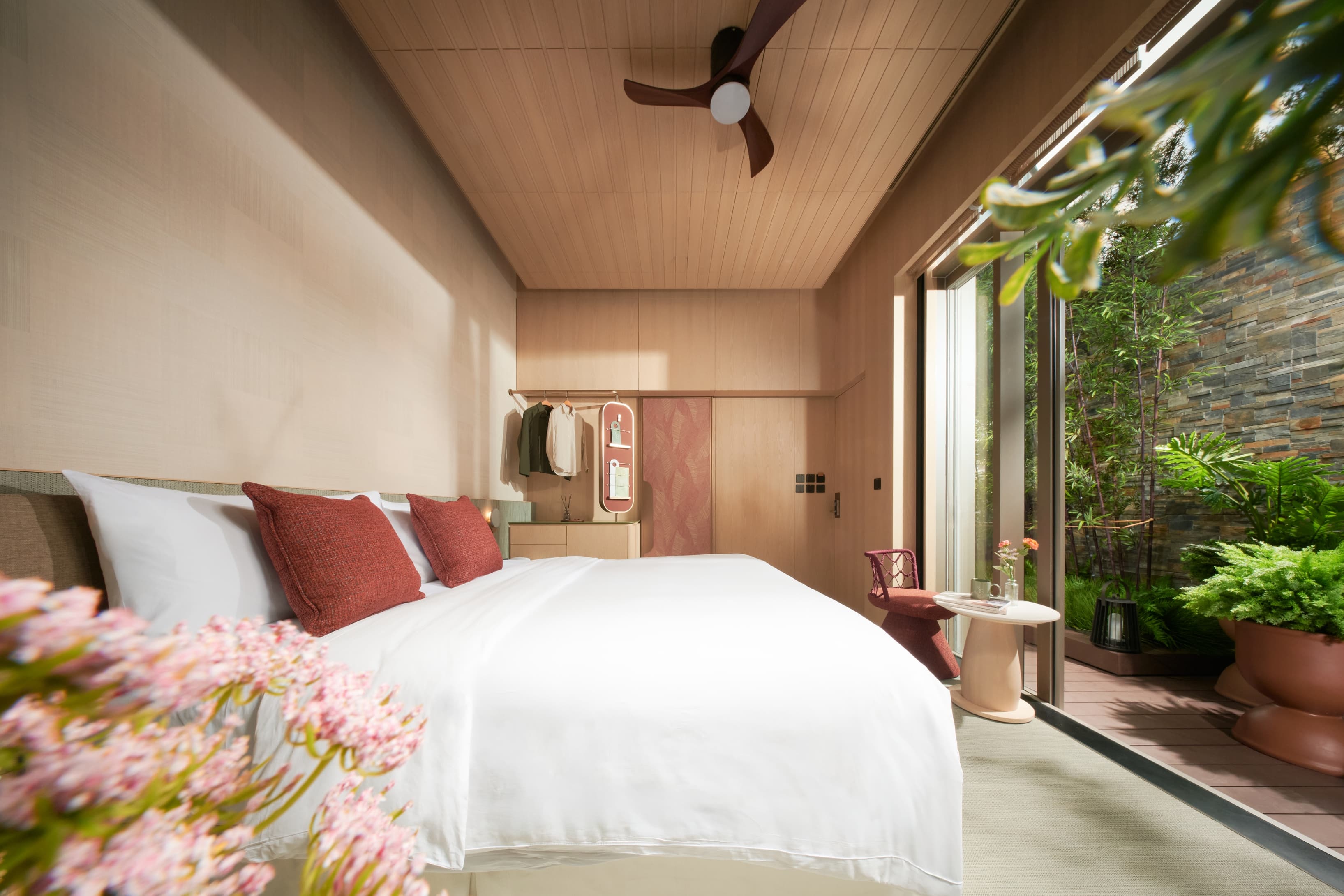 The Royal Garden Kowloon East (formerly: Royal Plaza Hong Kong Kowloon East, an IHG Hotel)