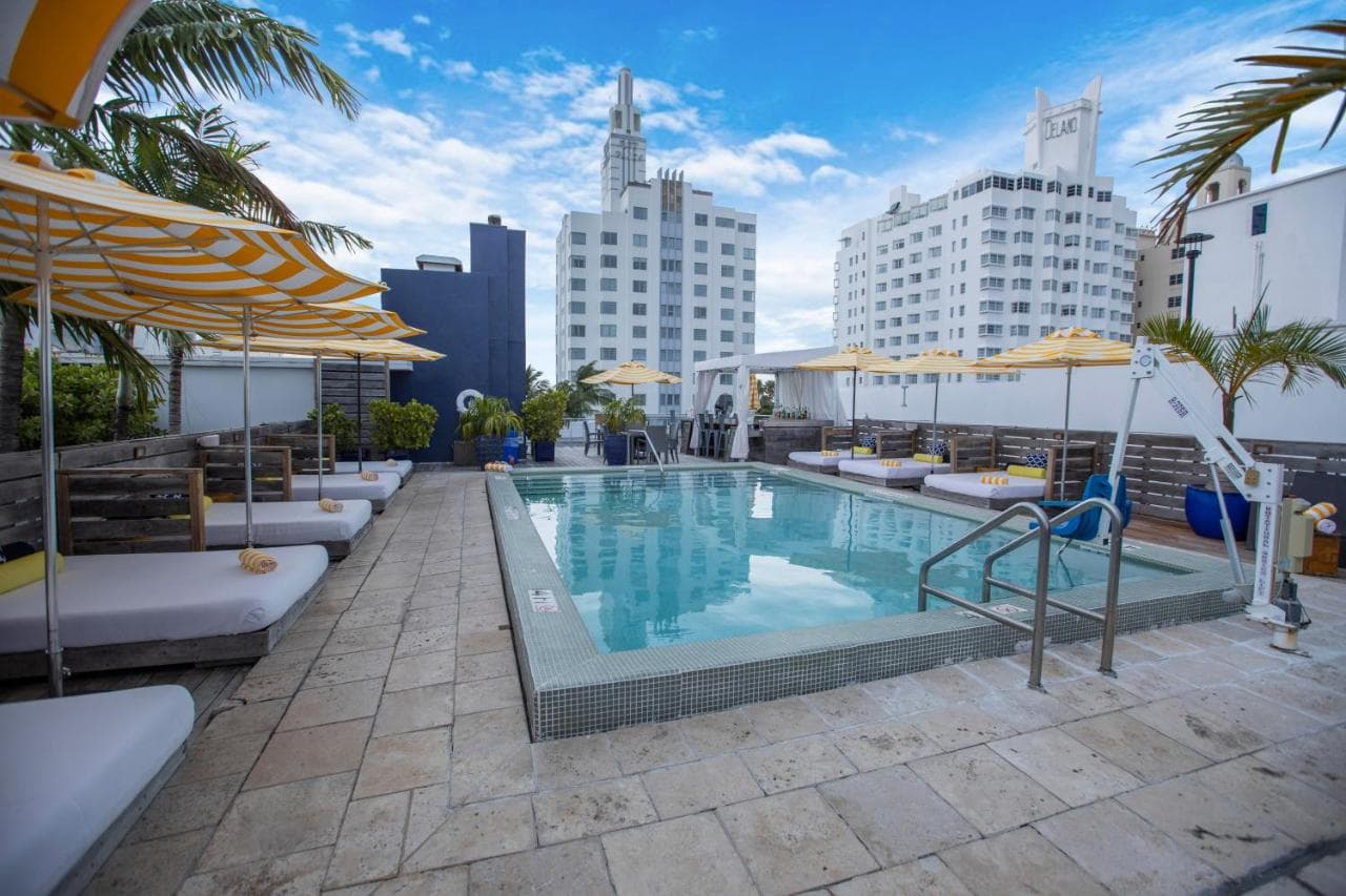 Catalina Hotel & Beach Club