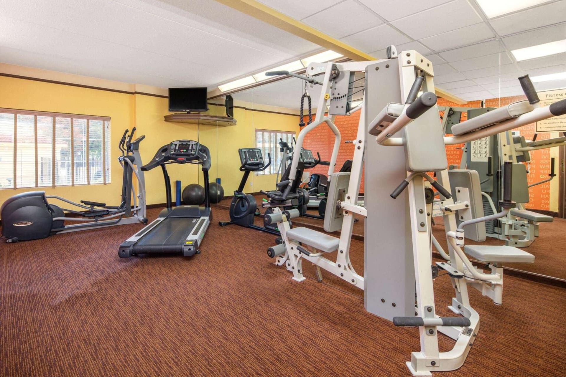 La Quinta Inn and Suites by Wyndham Atlanta Ballpark Galleria