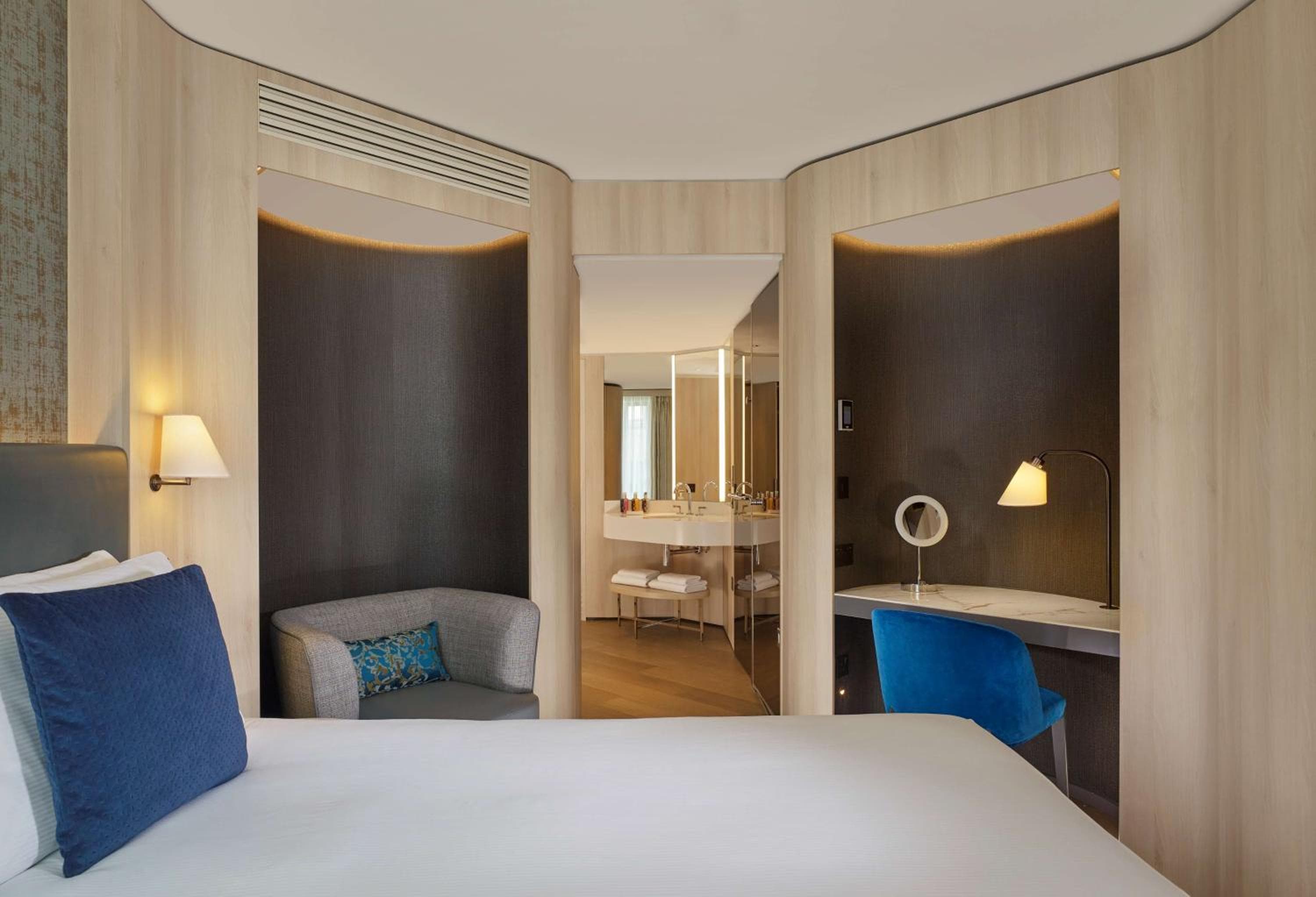 The Westminster London Curio Collection by Hilton