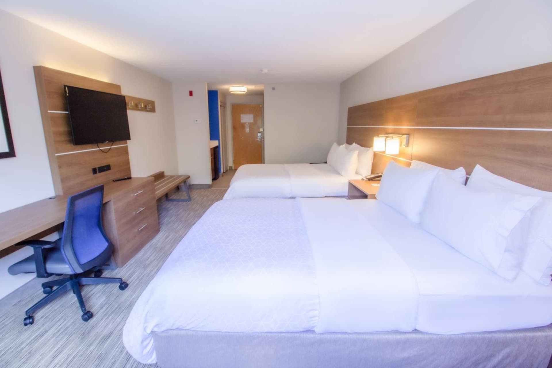 Holiday Inn Express & Suites - Lincoln East - White Mountains, an IHG Hotel