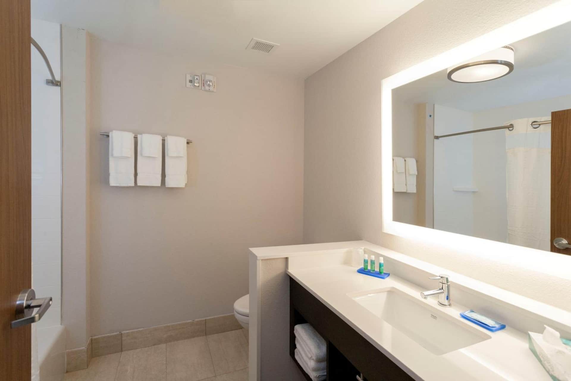 Holiday Inn Express & Suites - Carlisle Southwest I-81, an IHG Hotel