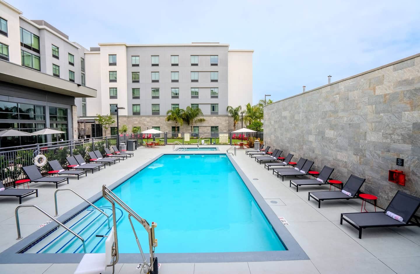 Hampton Inn Long Beach Airport