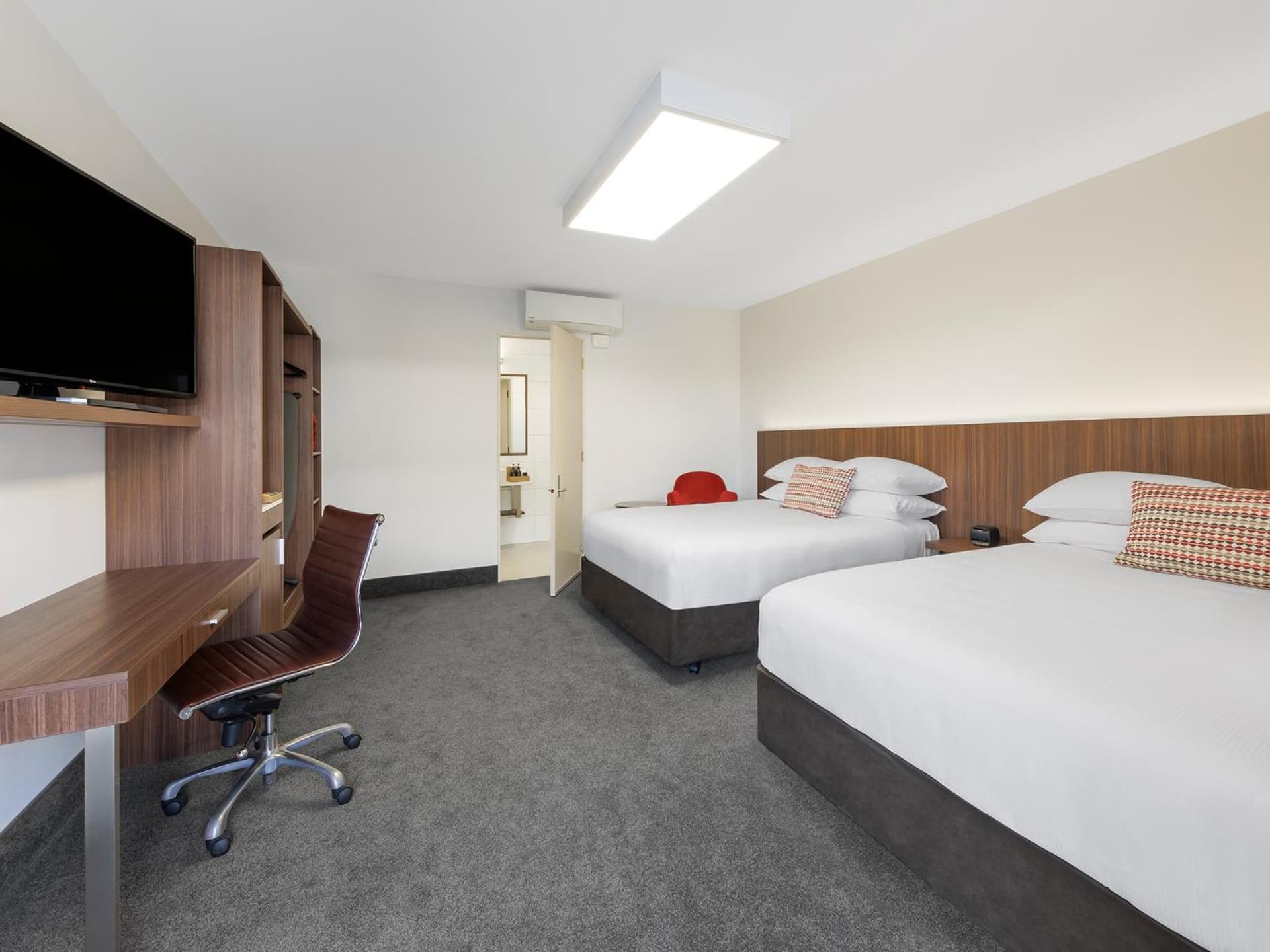 JetPark Hotel Hamilton Airport