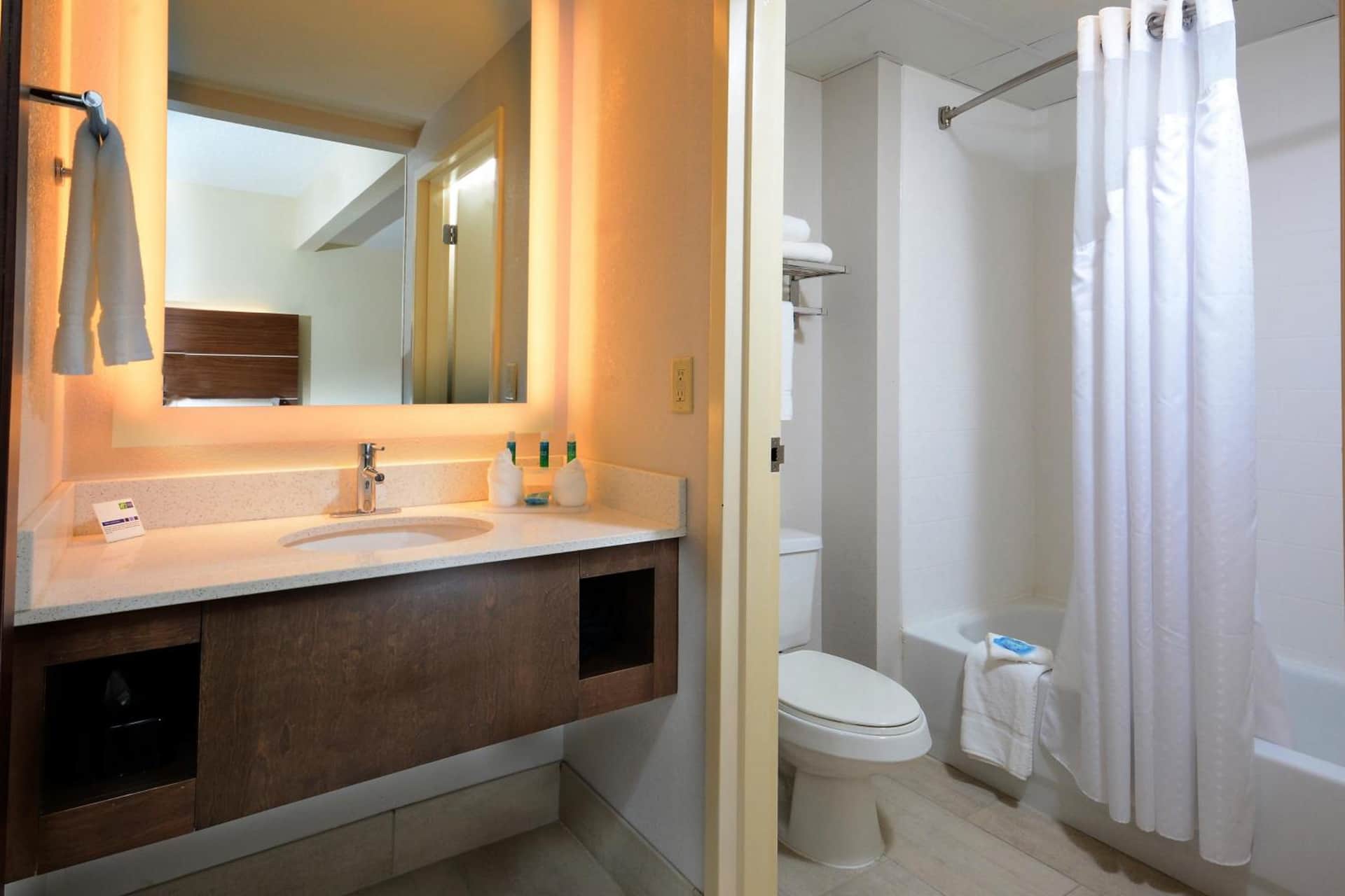 Holiday Inn Express & Suites Raleigh Durham Airport at RTP, an IHG Hotel