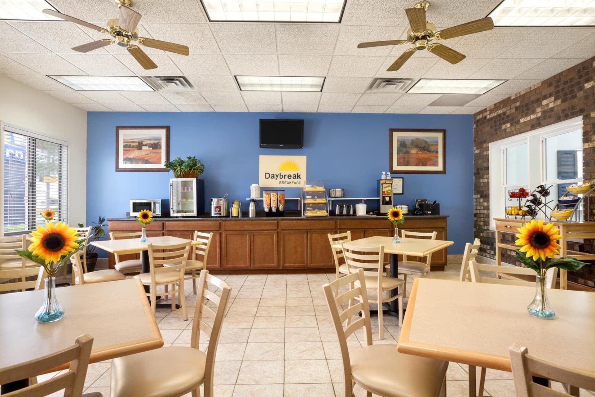Days Inn by Wyndham Oglesby/ Starved Rock