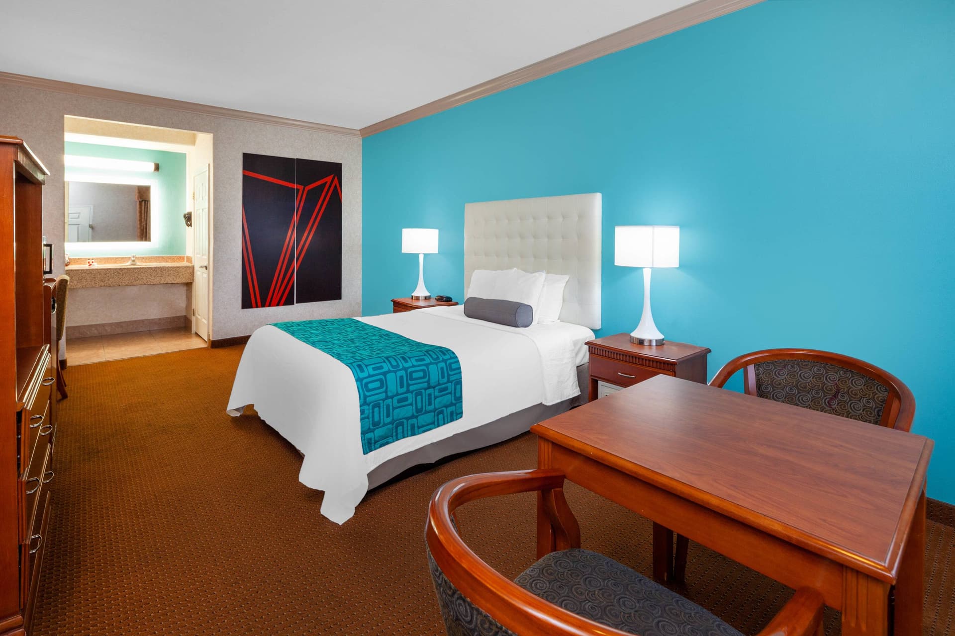 Howard Johnson by Wyndham Pico Rivera Hotel & Suites