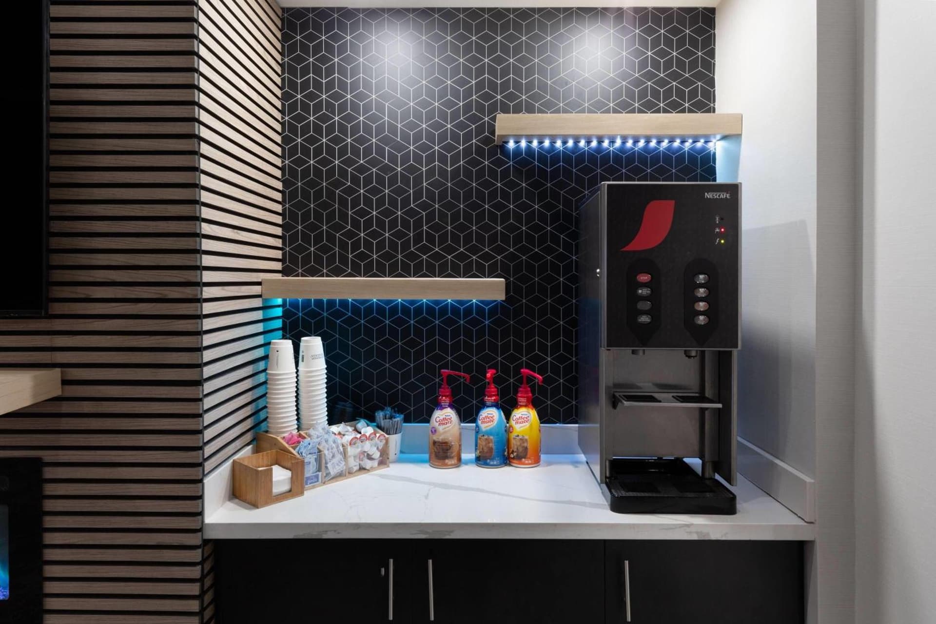 La Quinta Inn & Suites by Wyndham Houston Bush IAH South