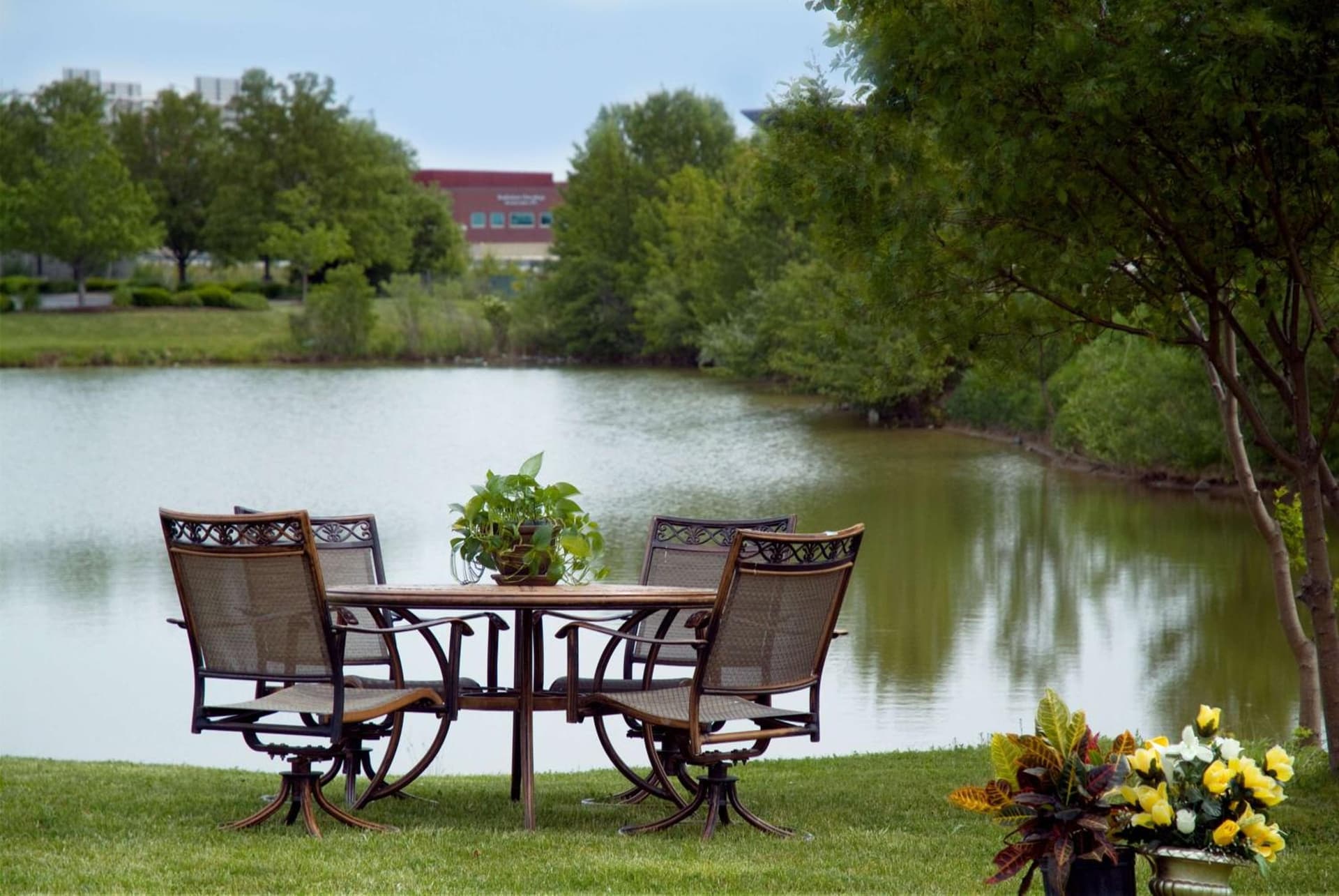 Best Western Luxbury Inn Fort Wayne