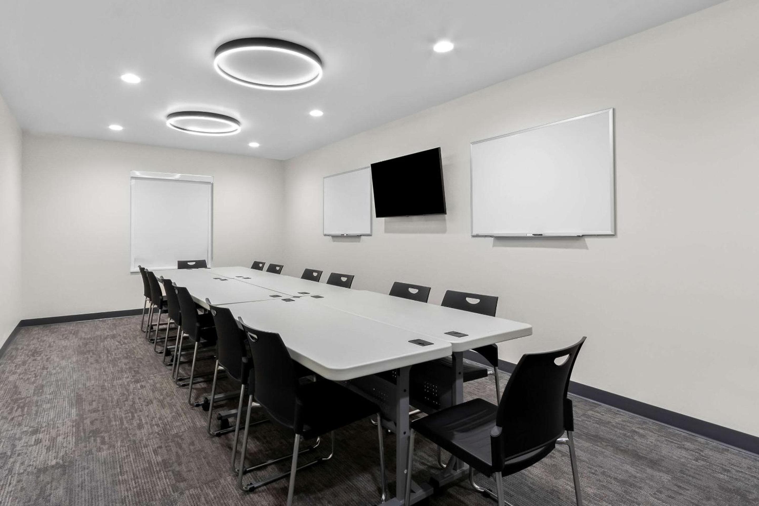 Everhome Suites Glendale Sports Entertainment District