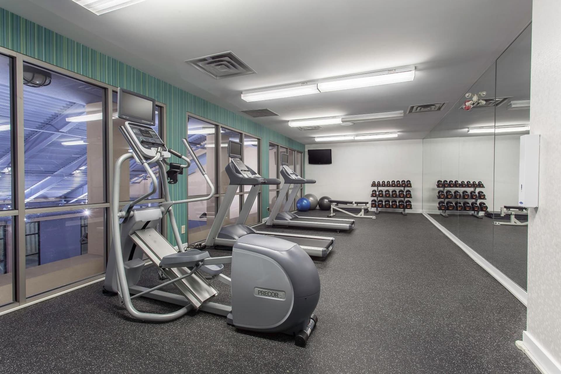 Holiday Inn Express & Suites Mississauga-Toronto Southwest, an IHG Hotel
