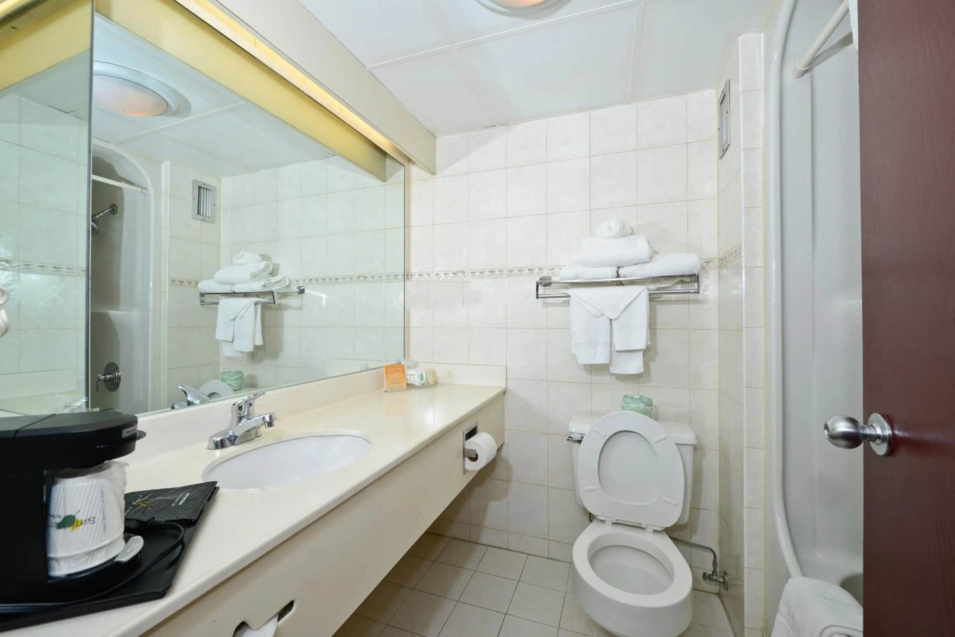 Howard Johnson by Wyndham Newark Airport