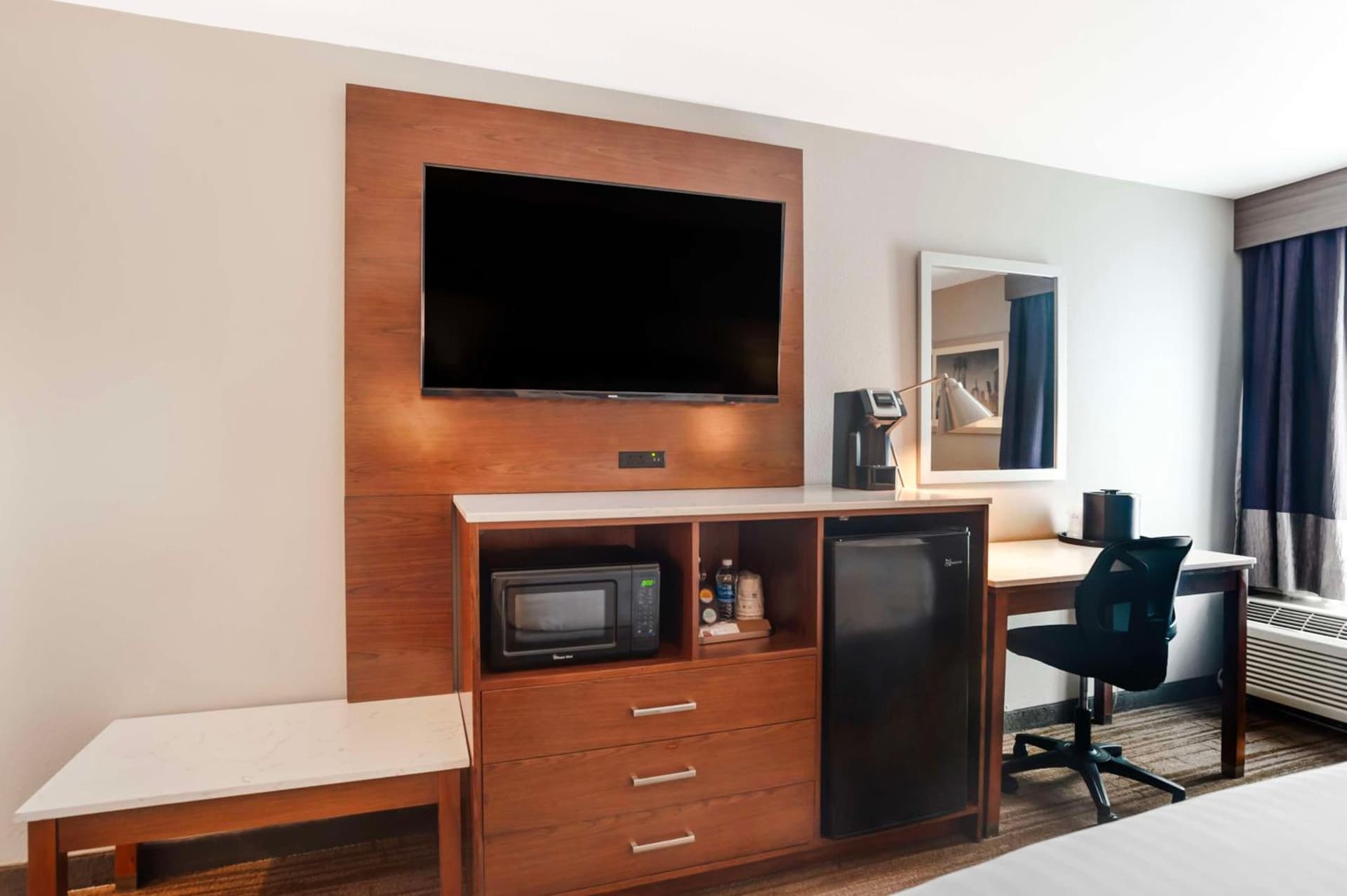 Best Western Plus Commerce Hotel