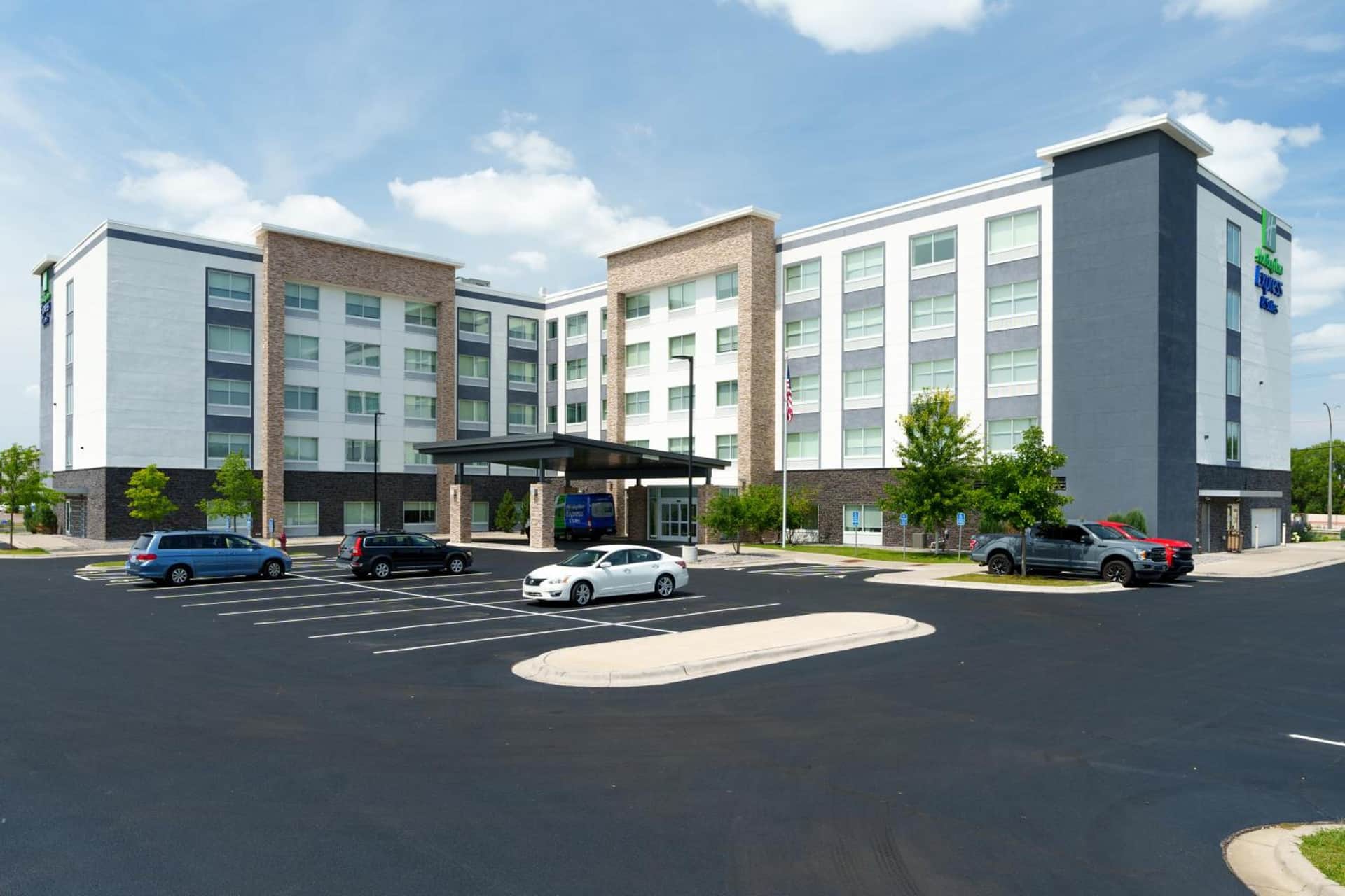 Holiday Inn Express & Suites - Mall of America - MSP Airport