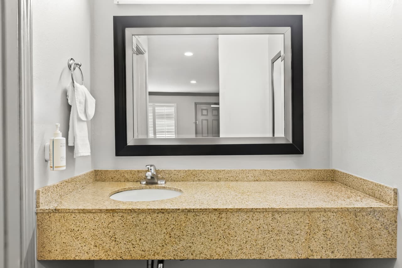 Days Inn by Wyndham San Francisco S/Oyster Point Airport