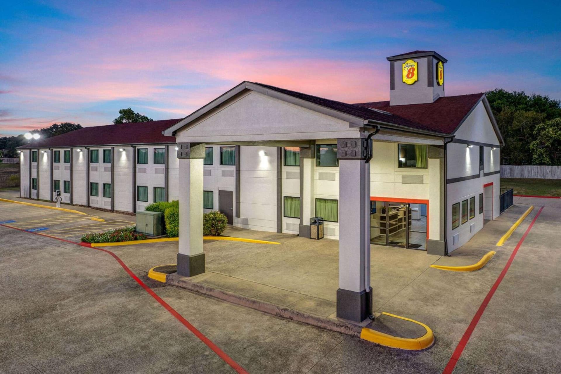 Super 8 by Wyndham Waxahachie TX