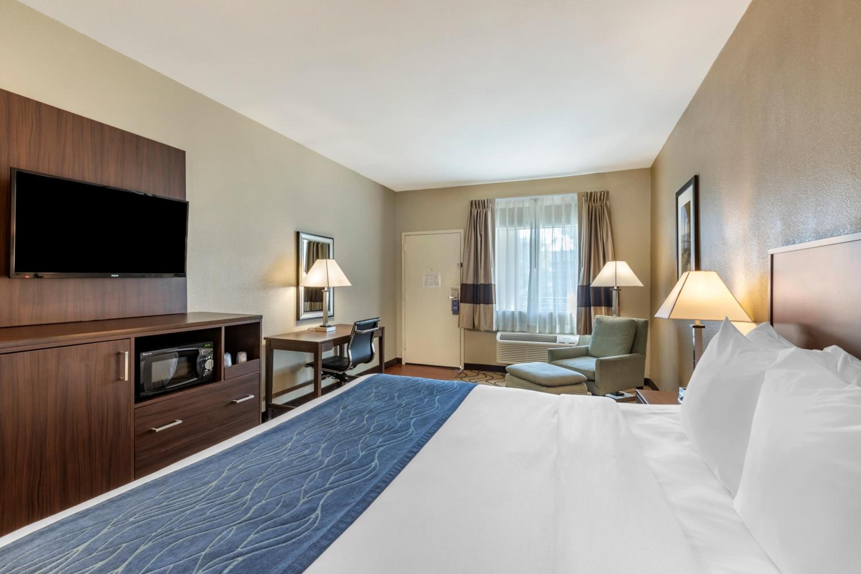 Comfort Inn & Suites Orange County John Wayne Airport