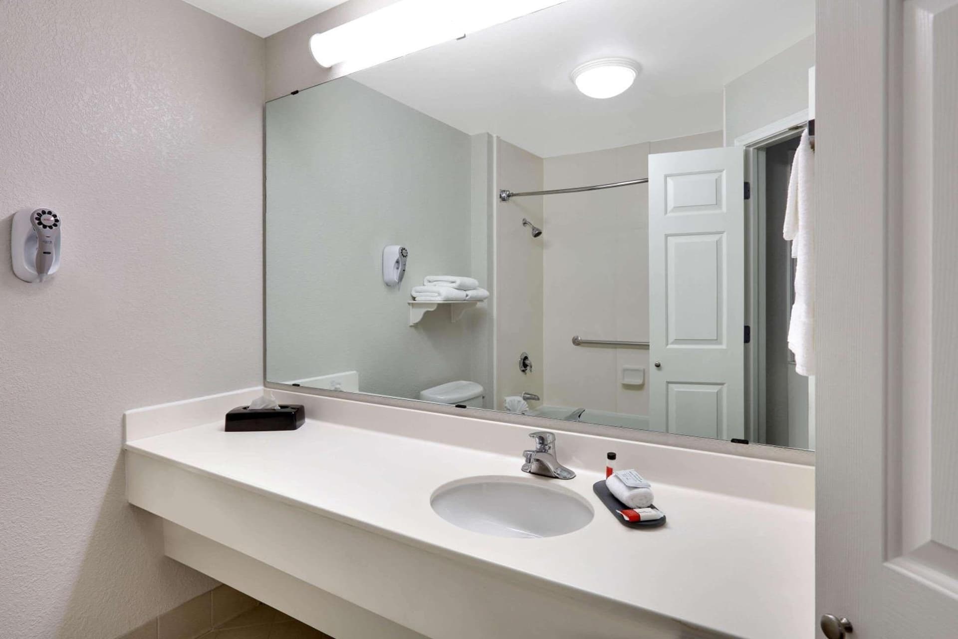 LaQuinta By Wyndham Dallas Arlington South