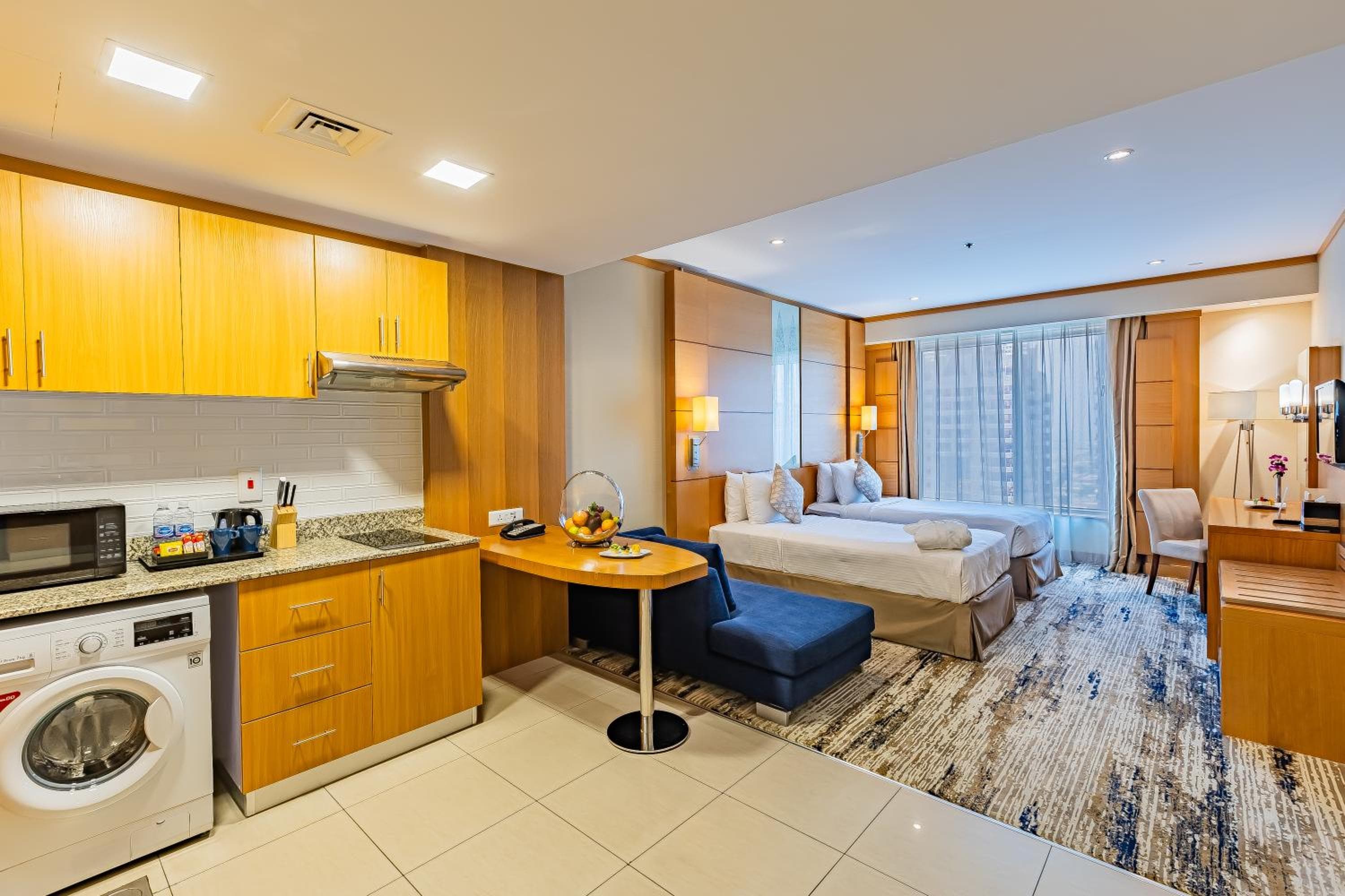 Carlton Downtown Hotel