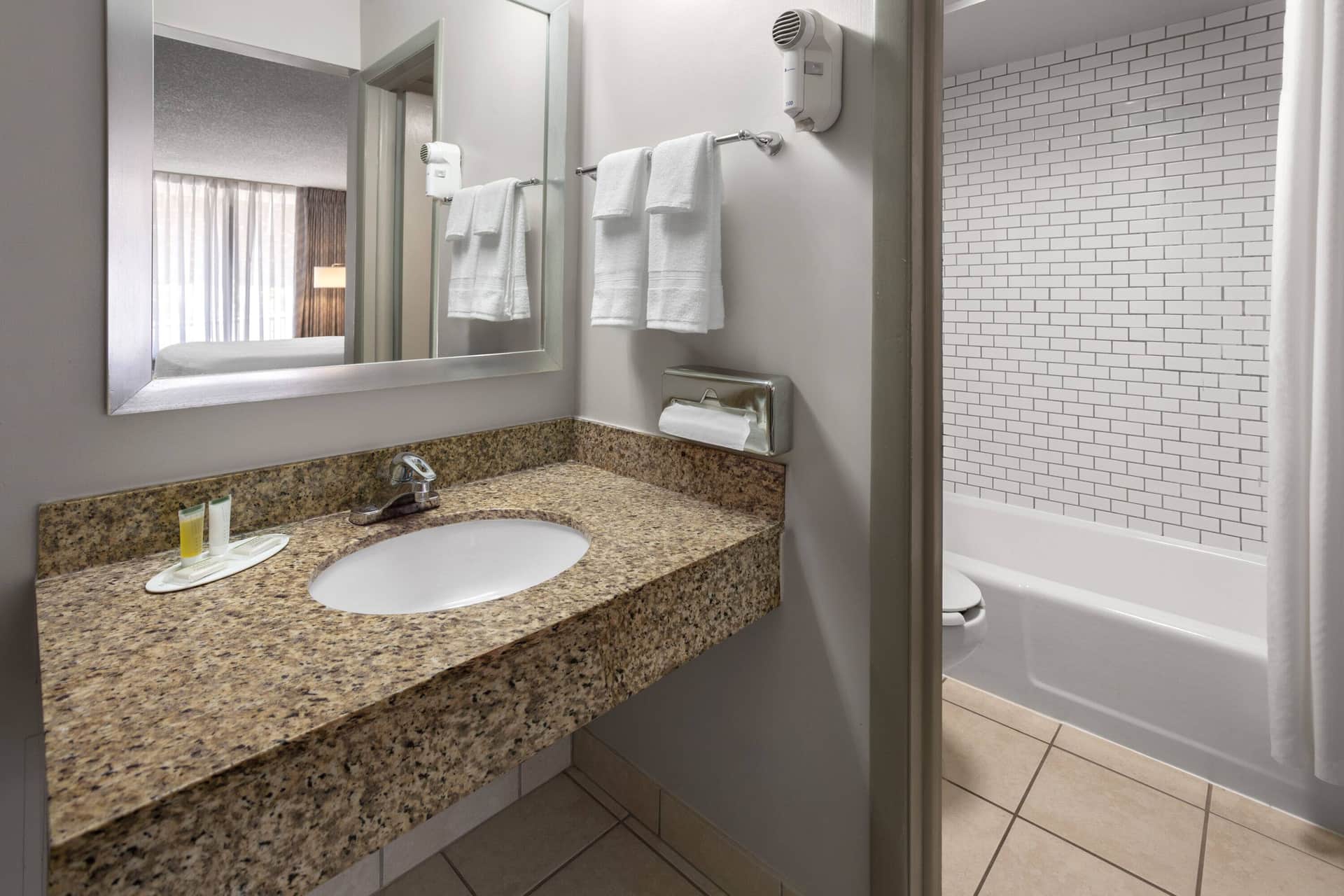 Days Inn by Wyndham Frederick