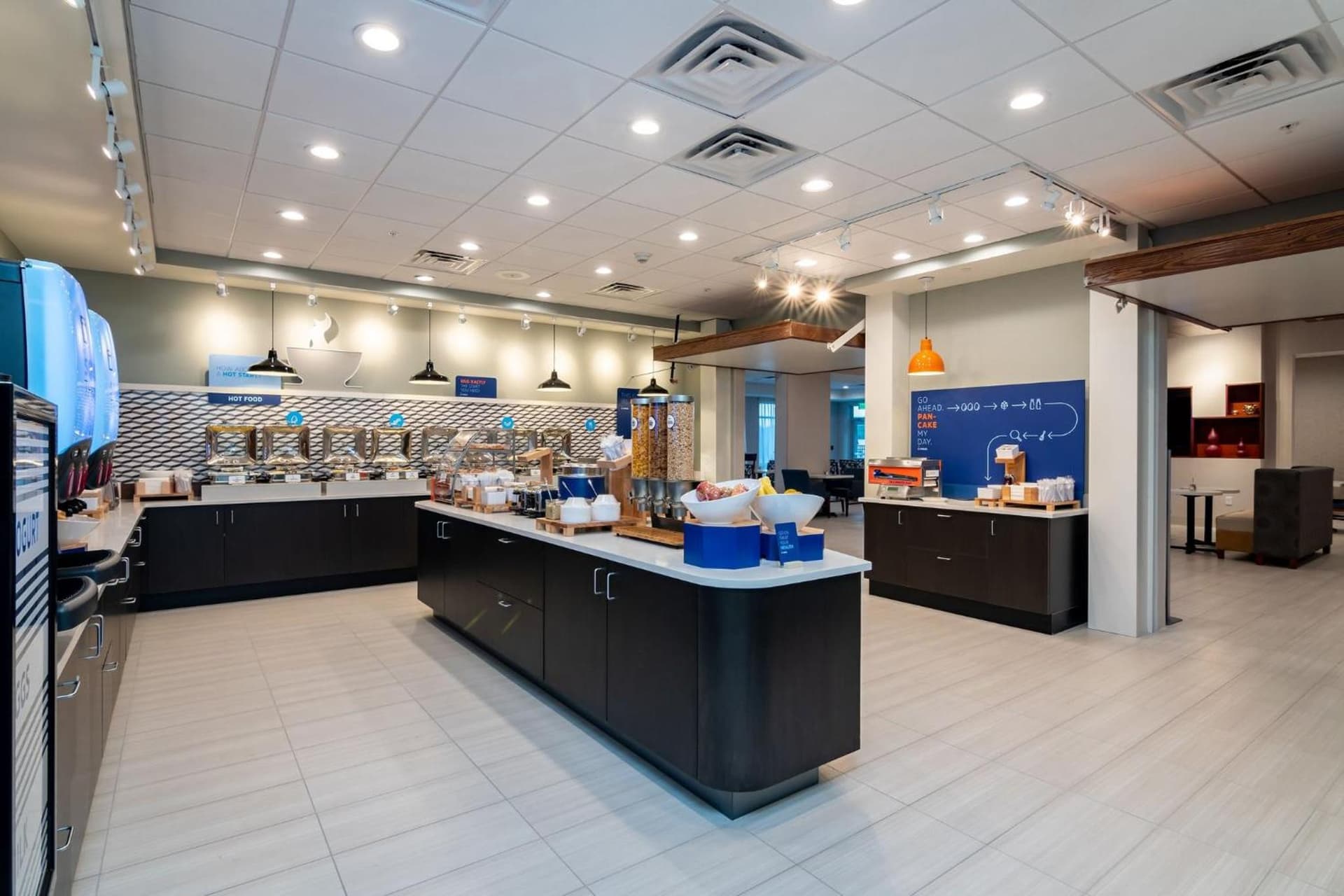 Holiday Inn Express & Suites Orlando - Lake Buena Vista by IHG