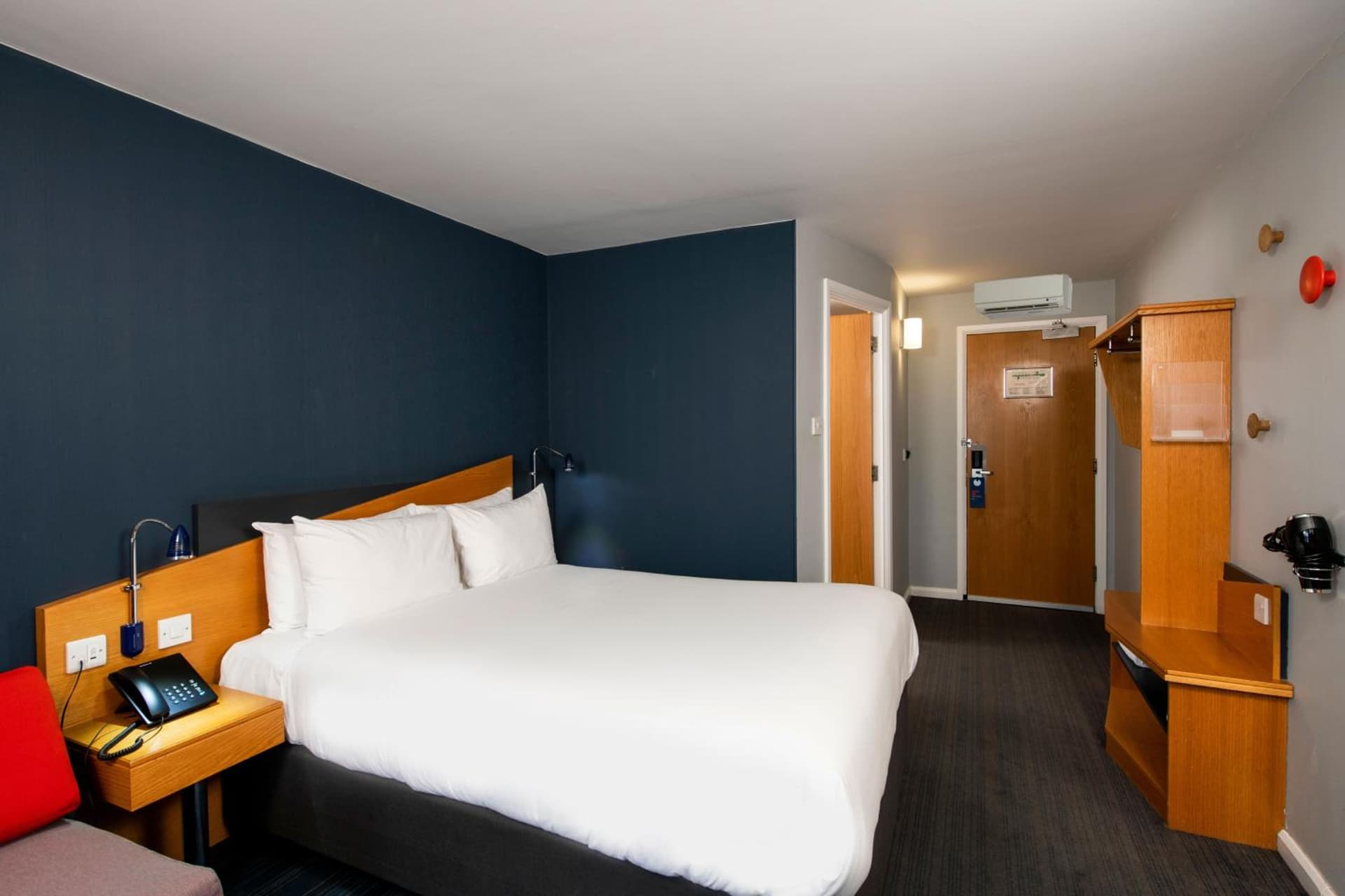 Holiday Inn Express Swindon - West by IHG