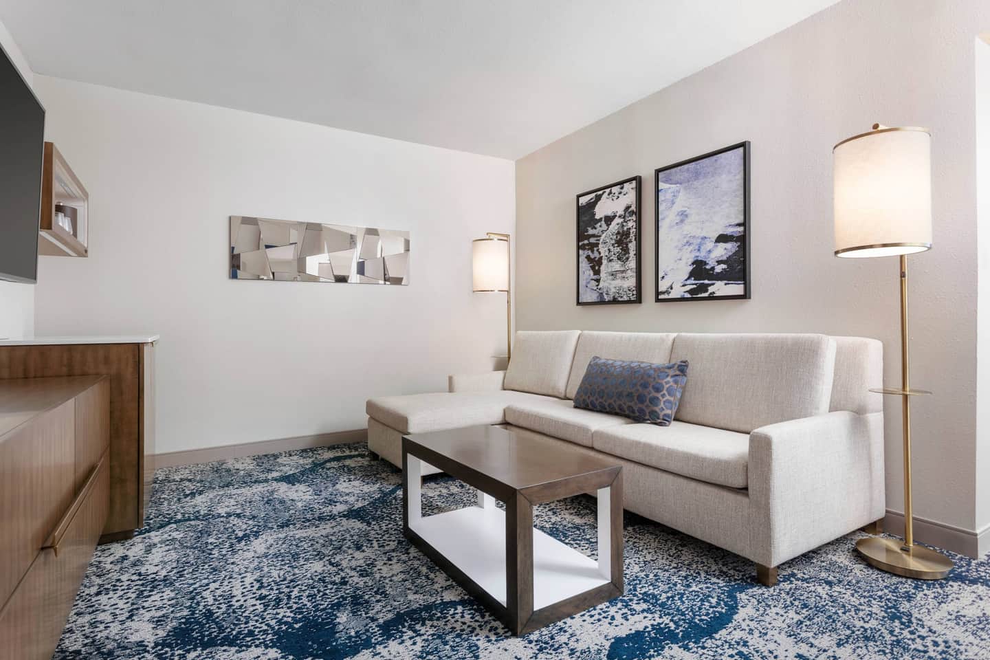 Delta Hotels by Marriott Virginia Beach Waterfront Suites