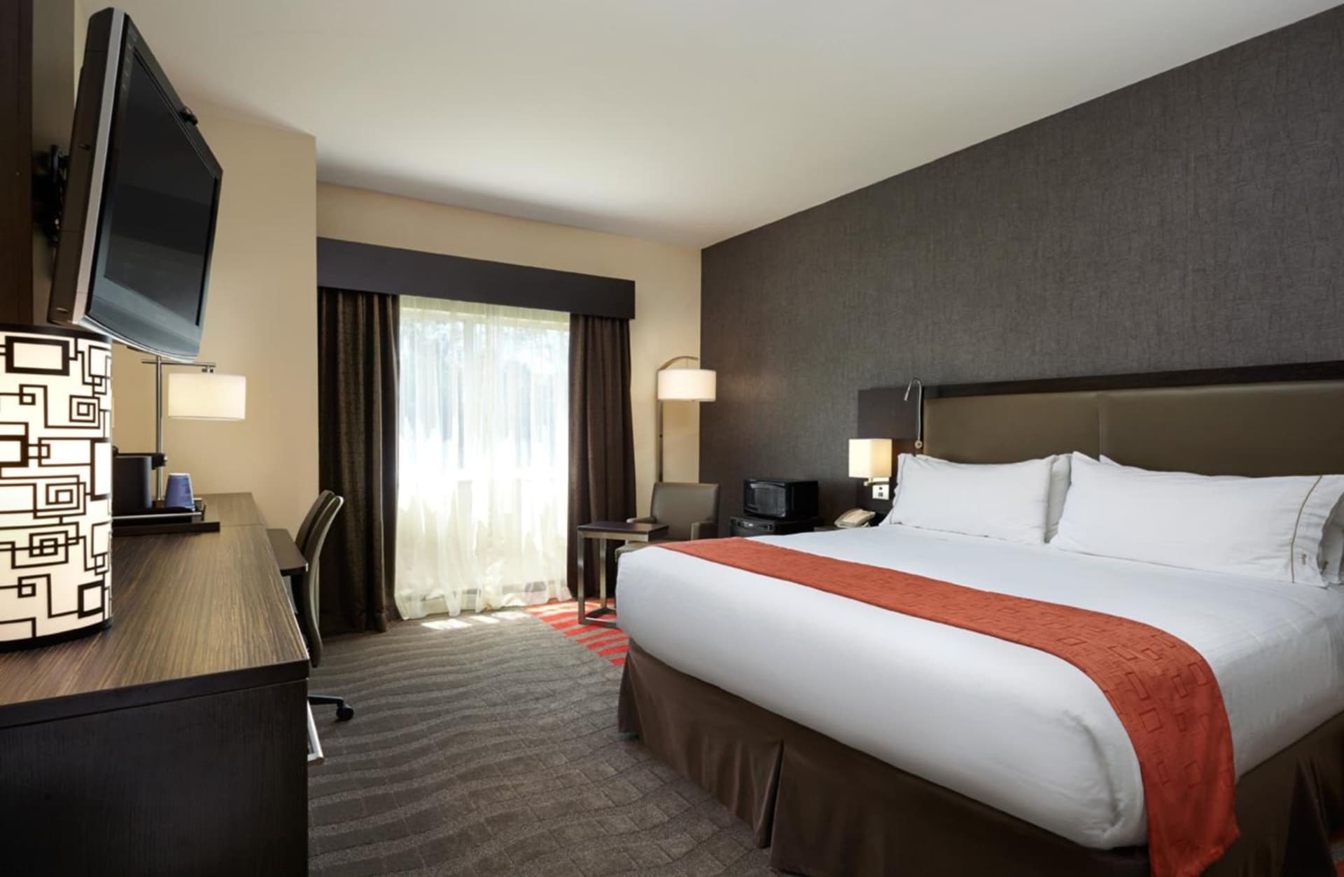 Holiday Inn Express & Suites - Naples Downtown - 5th Avenue