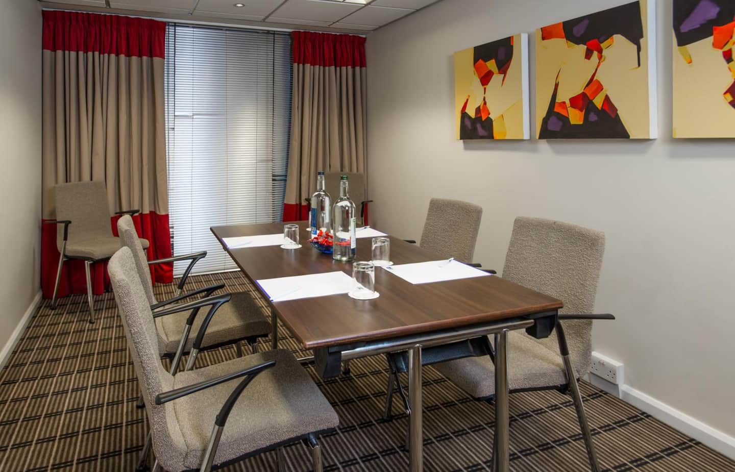 Holiday Inn Express London Luton Airport by IHG